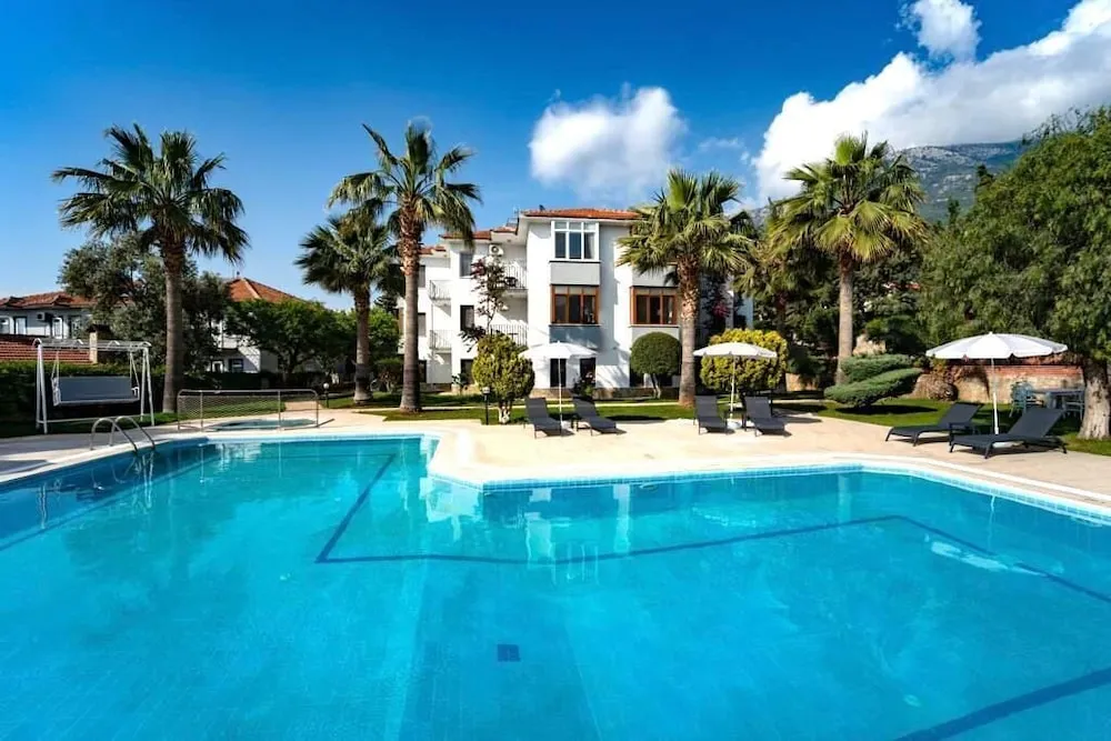 Carrington Suites Hotel