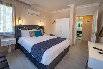 Carrington Suites Hotel