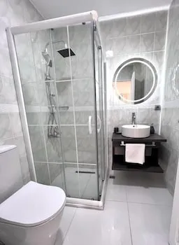 Carrington Suites Hotel