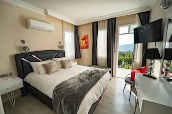 Carrington Suites Hotel