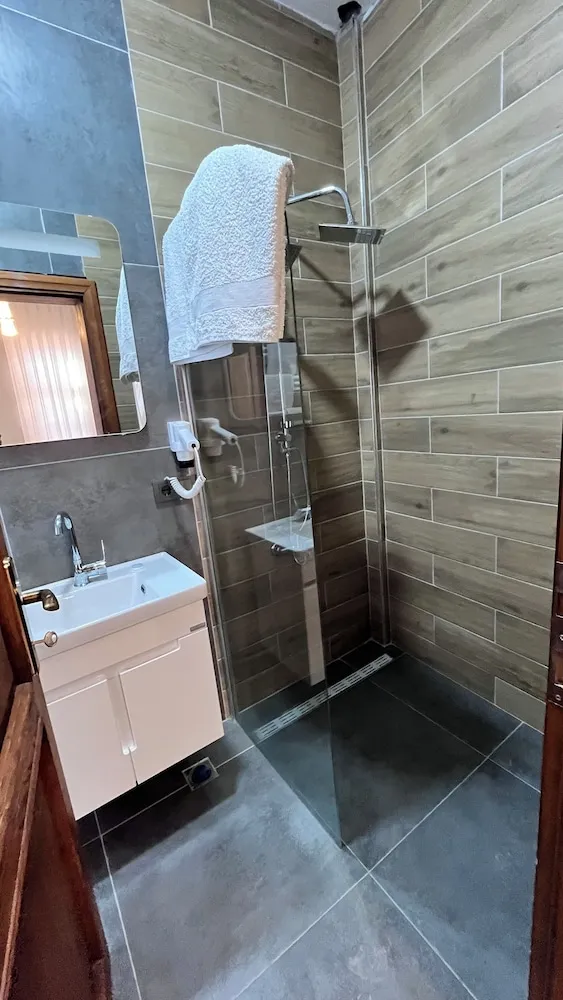 Standard Tek Büyük Yataklı Oda