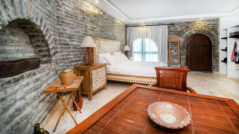 Deluxe Oda, Havuz Manzaralı