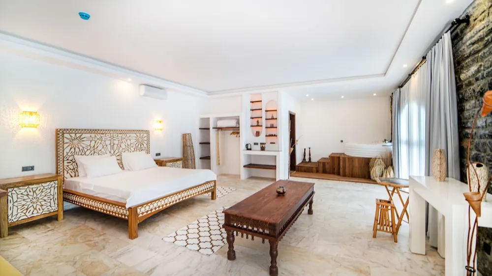 Grand Oda, Havuz Manzaralı