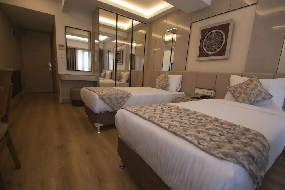 Deluxe Üç Kişilik Oda