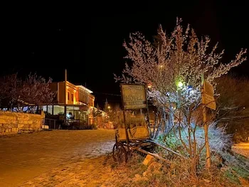 Sinasos Arnovalley Hotel