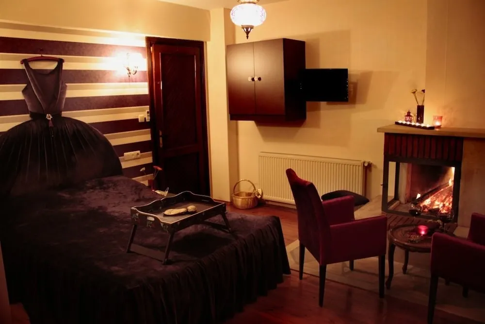 Deluxe Tek Büyük Yataklı Oda, Sıcak Su Küveti (Şömine)