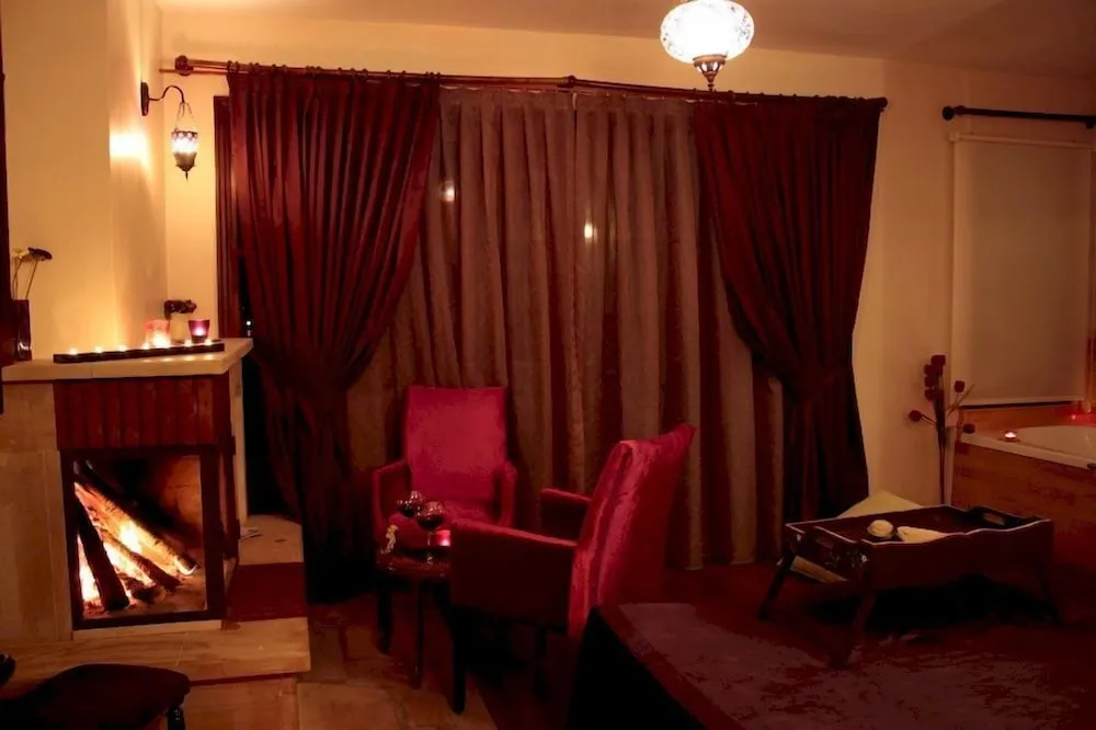 Deluxe Tek Büyük Yataklı Oda, Sıcak Su Küveti (Şömine)