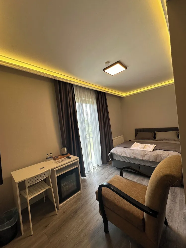 Basic Tek Büyük Yataklı Oda, Bahçe Manzaralı