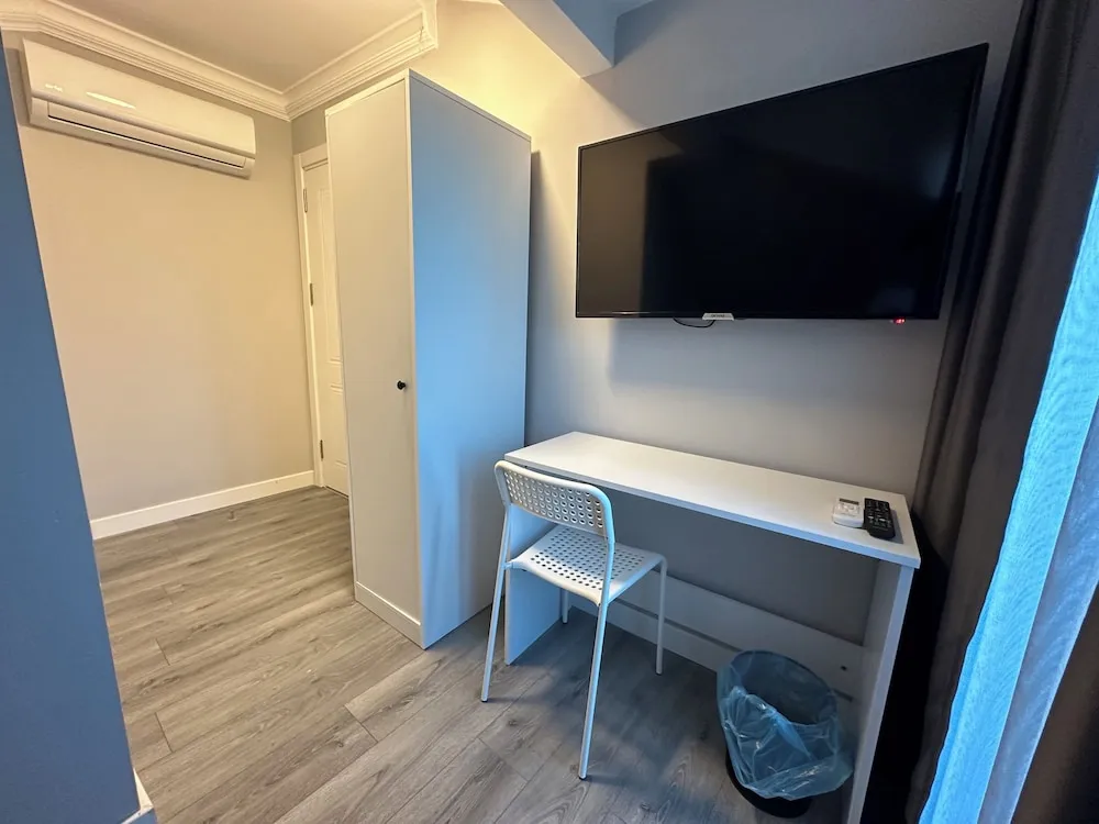 Basic Oda, Balkon, Bahçe Manzaralı