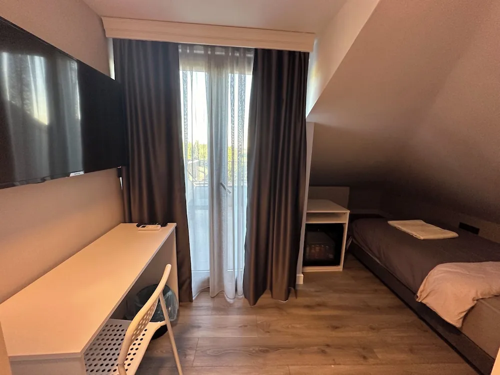 Basic Oda, Balkon, Bahçe Manzaralı