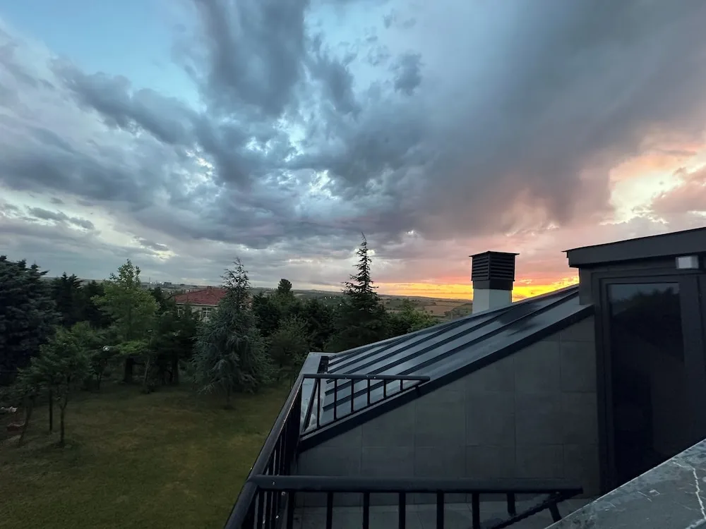 Basic Oda, Balkon, Bahçe Manzaralı