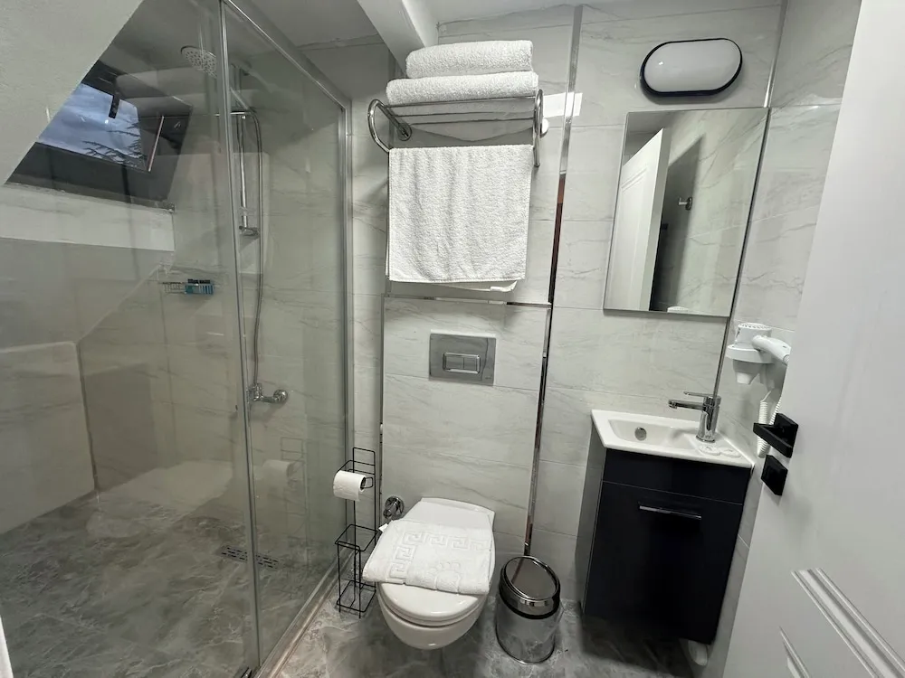 Basic Oda, Balkon, Bahçe Manzaralı