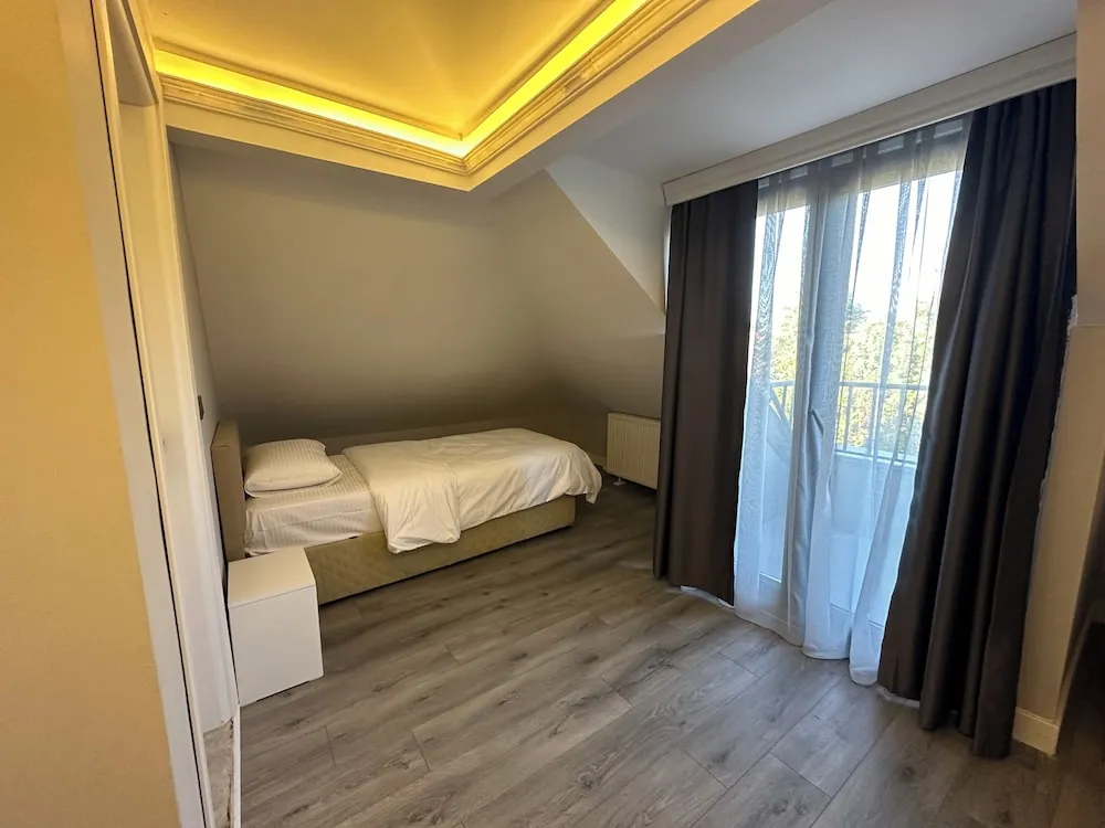 Basic Oda, Balkon, Bahçe Manzaralı