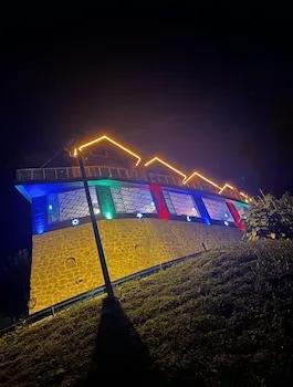 Kral Dağ Evleri