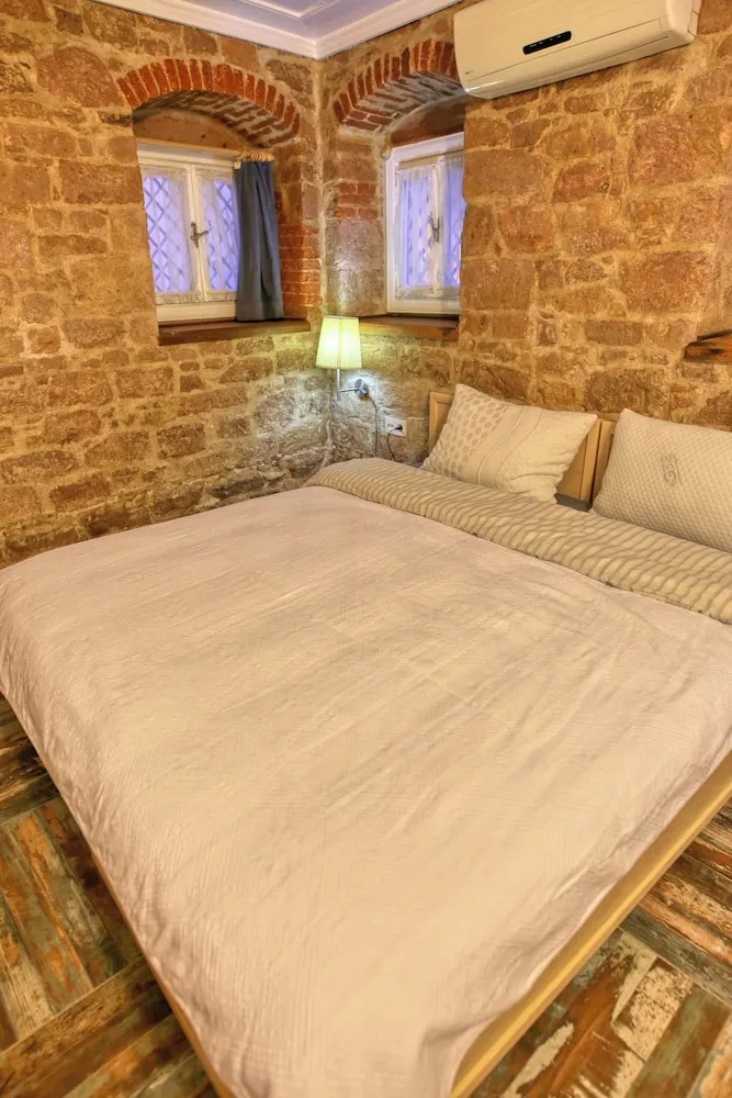 Economy Tek Büyük Yataklı Oda