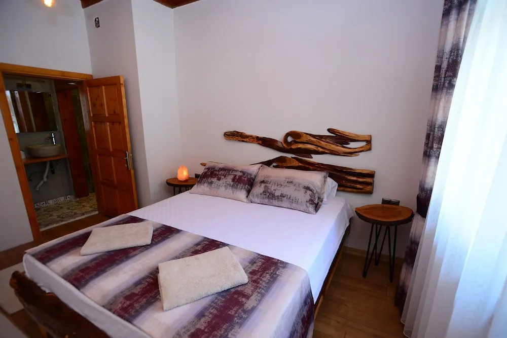 Deluxe Tek Büyük Yataklı Oda, 1 Yatak Odası, Sigara İçilebilir, Dağ Manzaralı