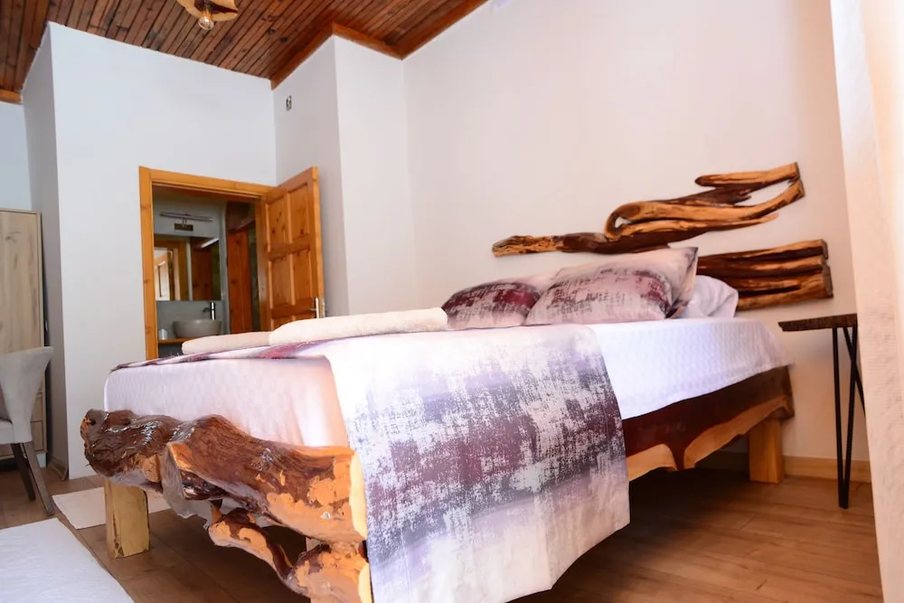 Deluxe Tek Büyük Yataklı Oda, 1 Yatak Odası, Sigara İçilebilir, Dağ Manzaralı
