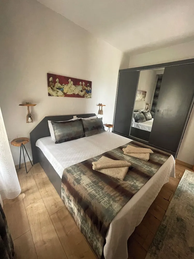 Luxury Tek Büyük Yataklı Oda, 1 Yatak Odası, Sigara İçilmez, Bahçe Manzaralı