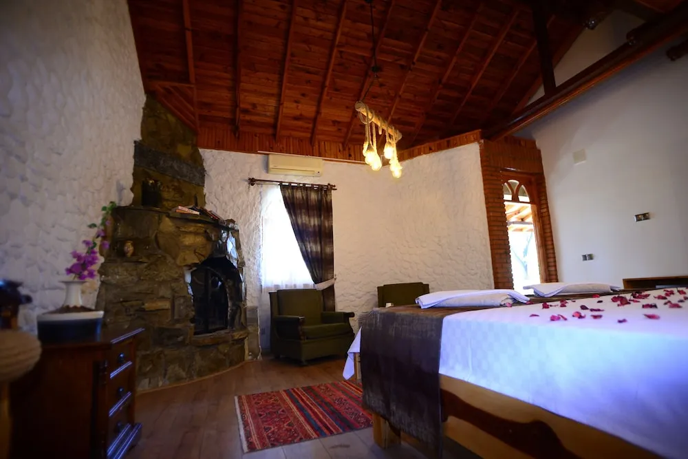Luxury Tek Büyük Yataklı Oda, 1 Yatak Odası, Sigara İçilmez, Bahçe Manzaralı