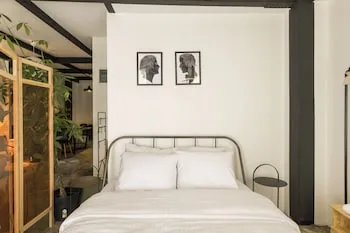 Amalia Flats by Oval