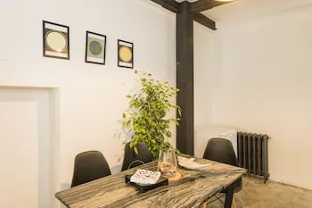 Amalia Flats by Oval