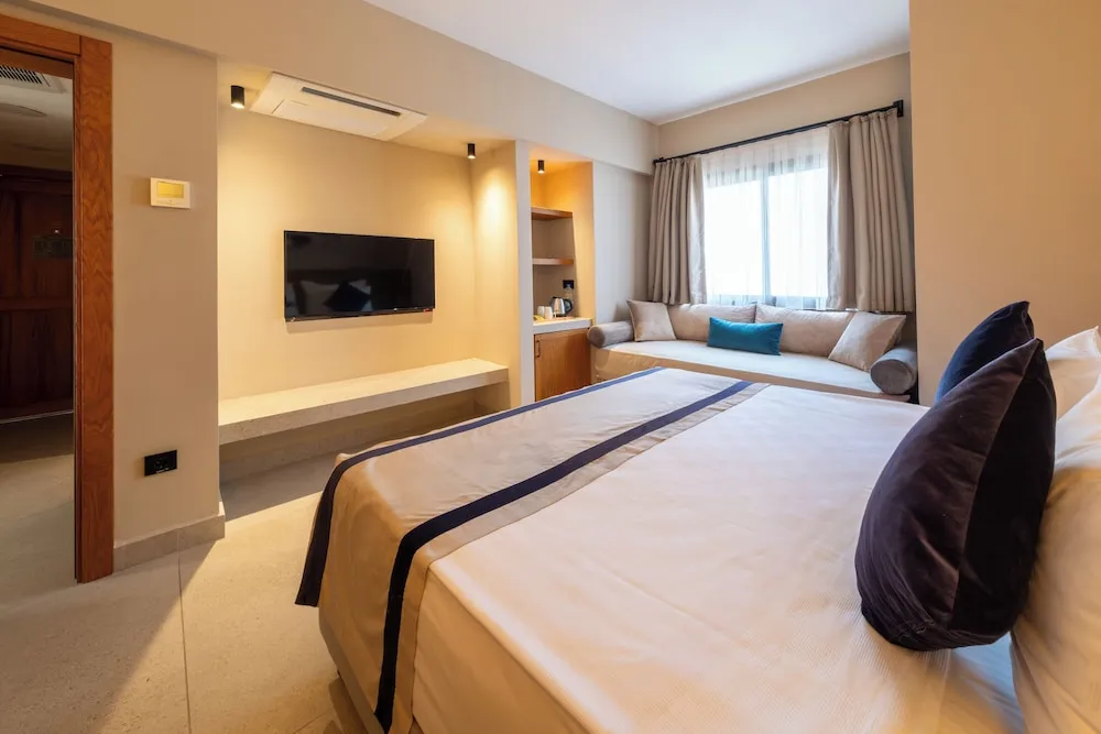 Deluxe Family Room