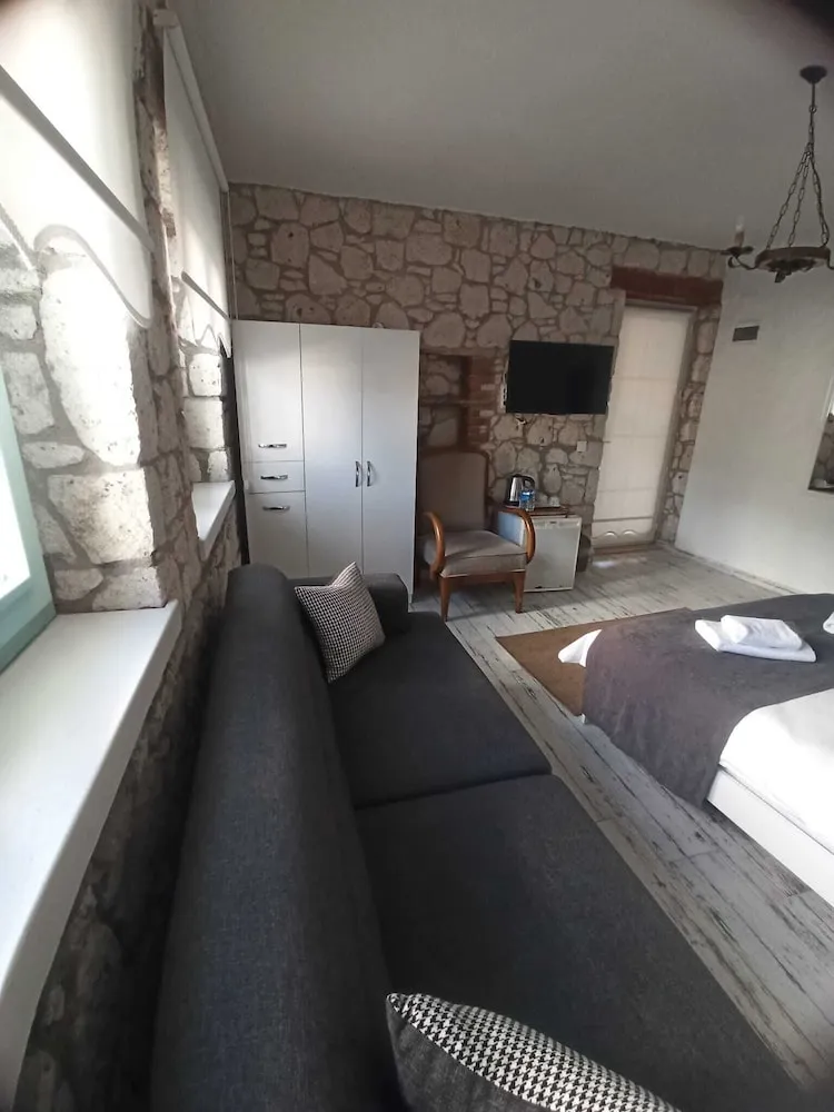 Deluxe Üç Kişilik Oda, Havuz Kullanımı, Zemin Kat