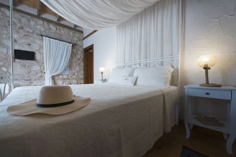 Traditional cumbali room