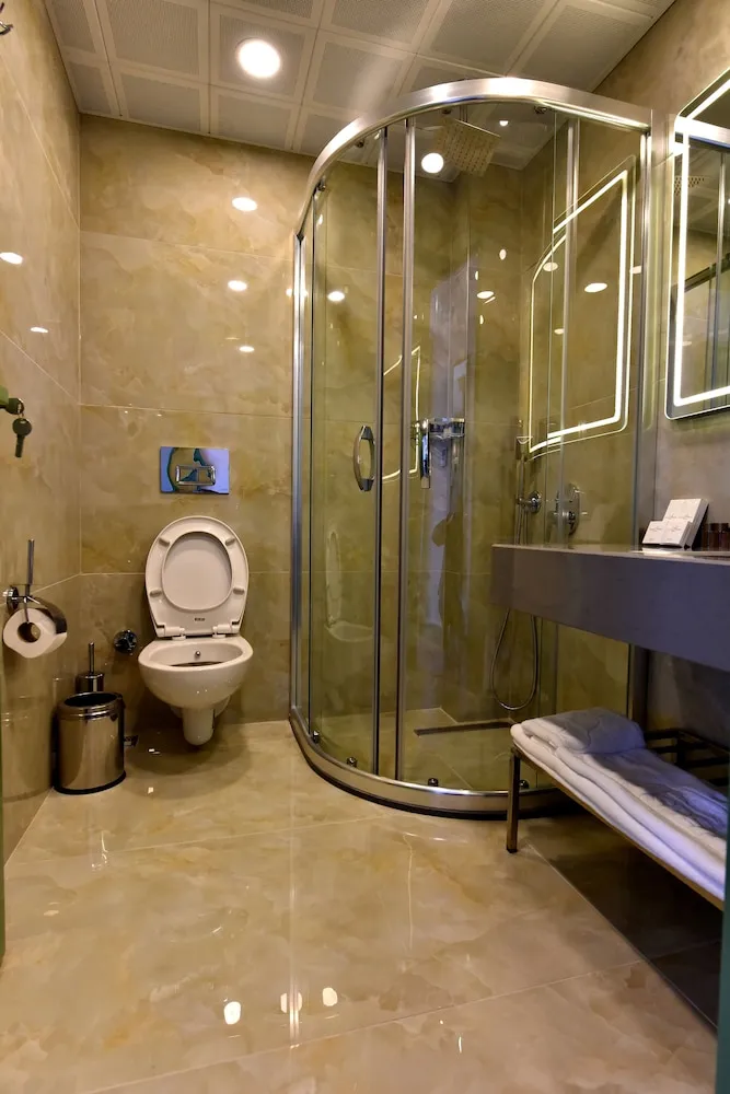 Standart Kara Manzaralı Double Oda