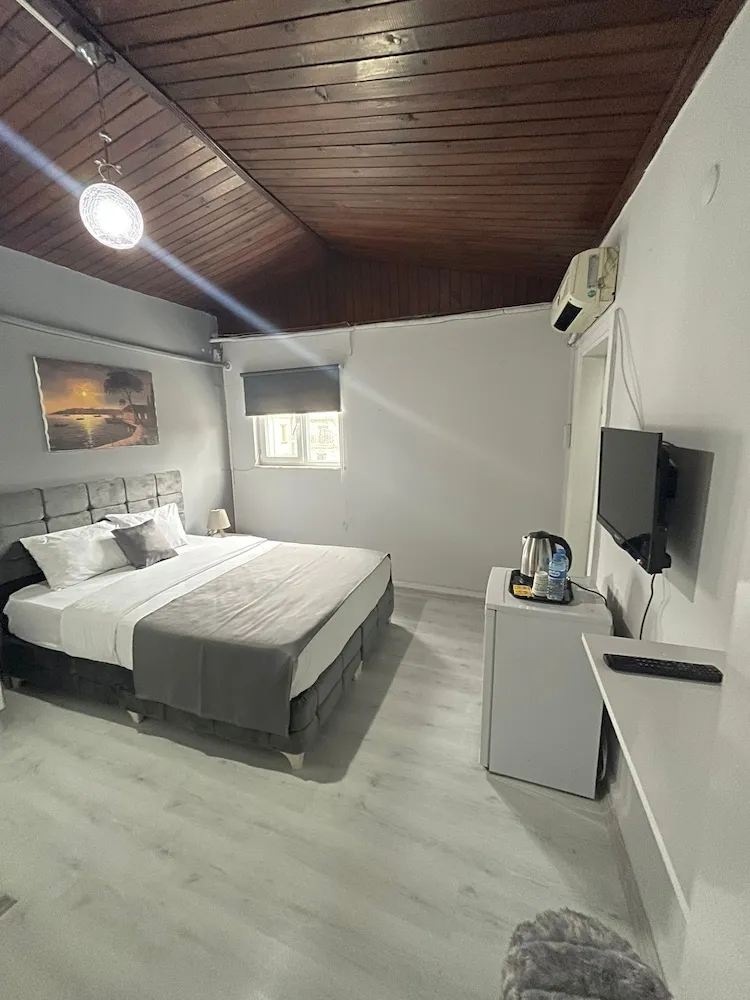 Standard Tek Büyük Yataklı Oda