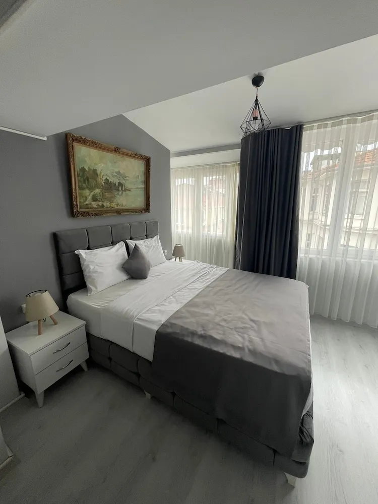 Deluxe Tek Büyük Yataklı Oda