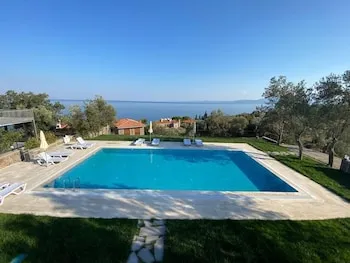 Assos Luna Houses