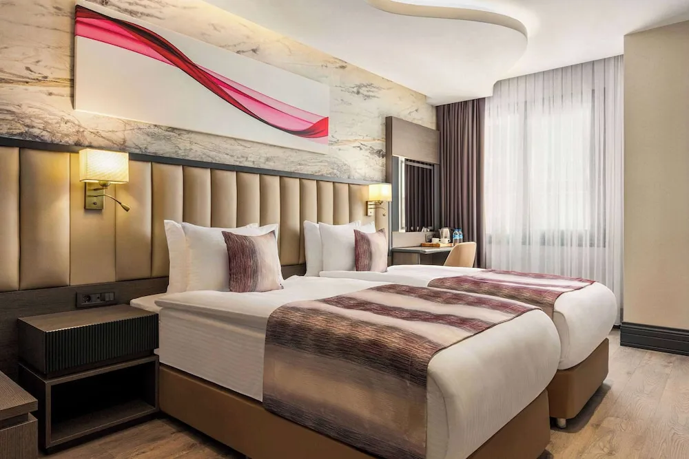 Standard Oda (1 French Bed, 1 Extra Bed)