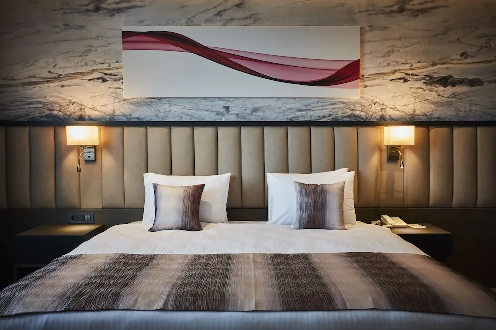 Standard Oda (1 French Bed, 1 Extra Bed)