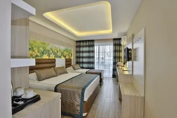 Opia Hotel