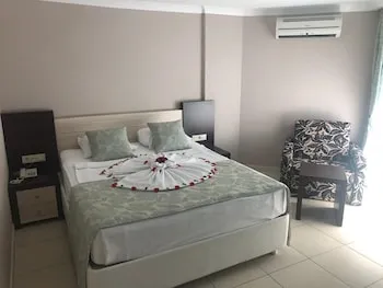 Opia Hotel