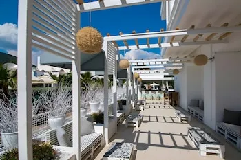 Supreme Beach - Adults Only