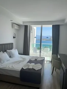 Supreme Beach - Adults Only