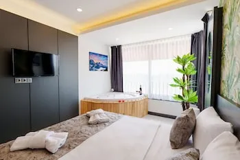 Mrt Suites Lara