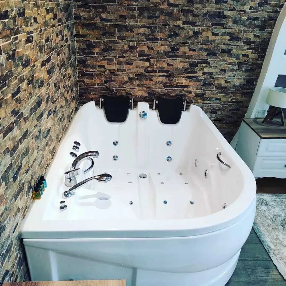 Deluxe Tek Büyük Yataklı Oda, Sıcak Su Küveti