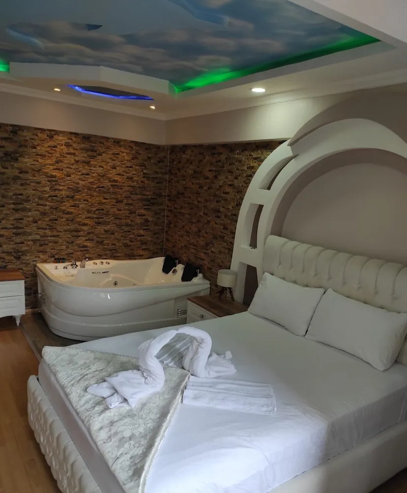 Deluxe Tek Büyük Yataklı Oda, Sıcak Su Küveti