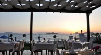 Small Beach Hotel