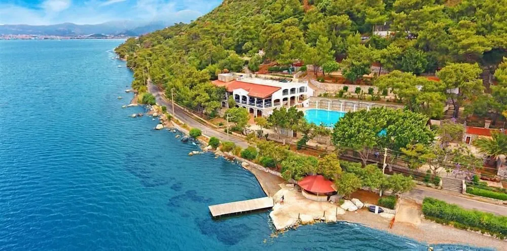 Konaklama yerinin ön cephesi