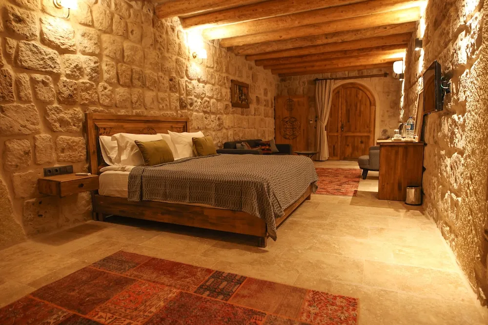 Superior Oda, Vadi Manzaralı, Avlu