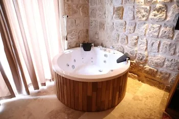 Vita Cave Hotel