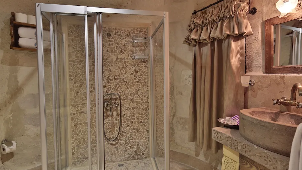 Queen Cave Suite