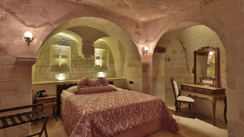 Queen Cave Suite