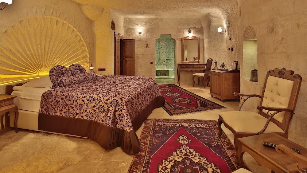 Superior Cave Suite
