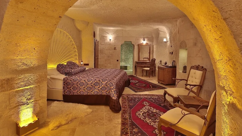 Superior Cave Suite