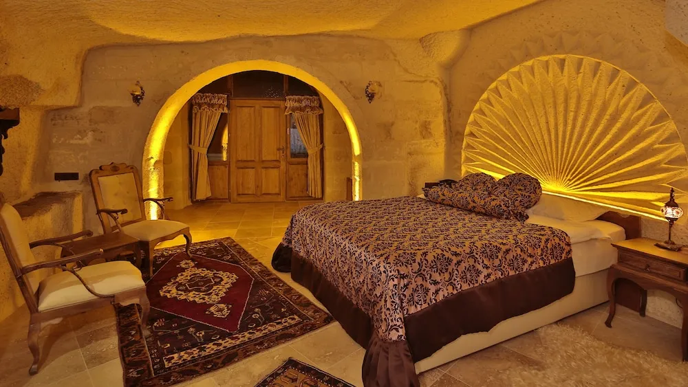 Superior Cave Suite
